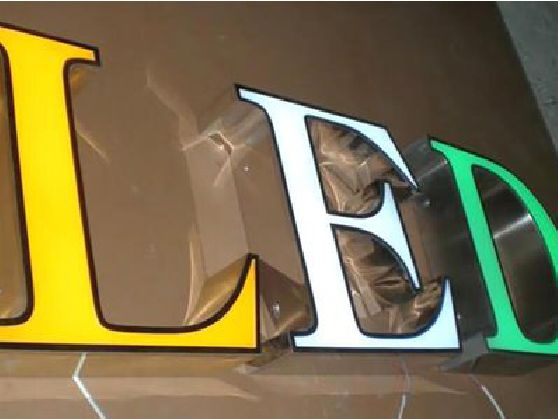 延津县介绍LED招牌的基础知识。